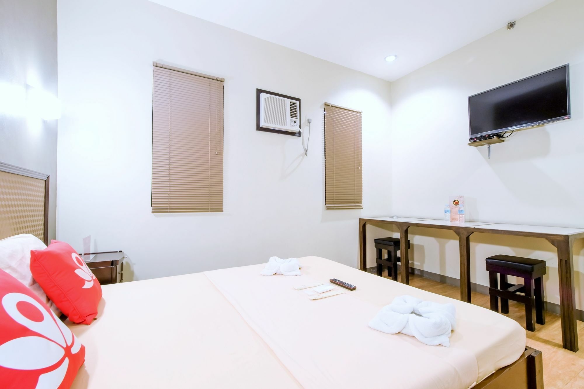 Zen Rooms Basic Aurora パサイ エクステリア 写真