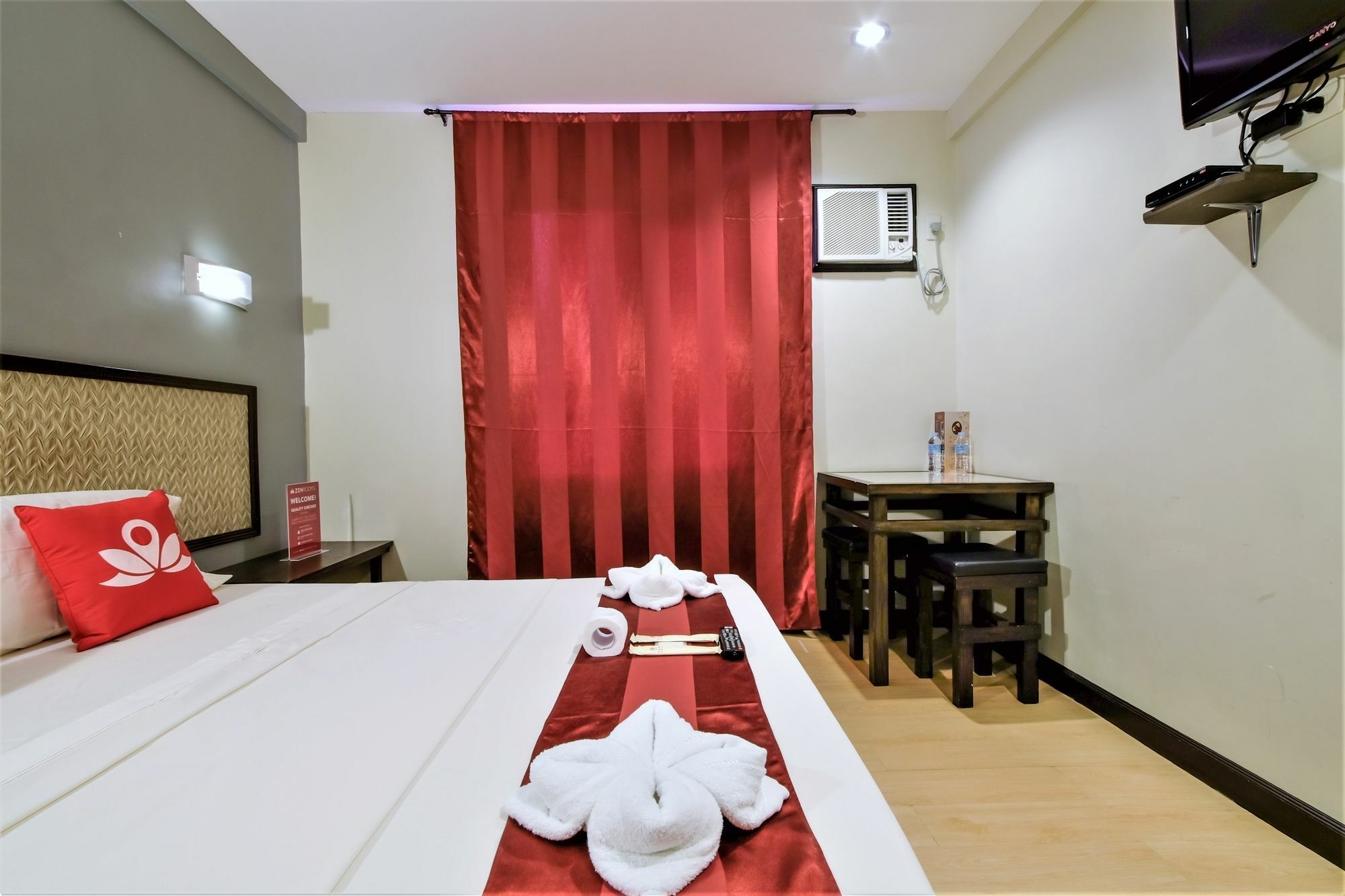 Zen Rooms Basic Aurora パサイ エクステリア 写真