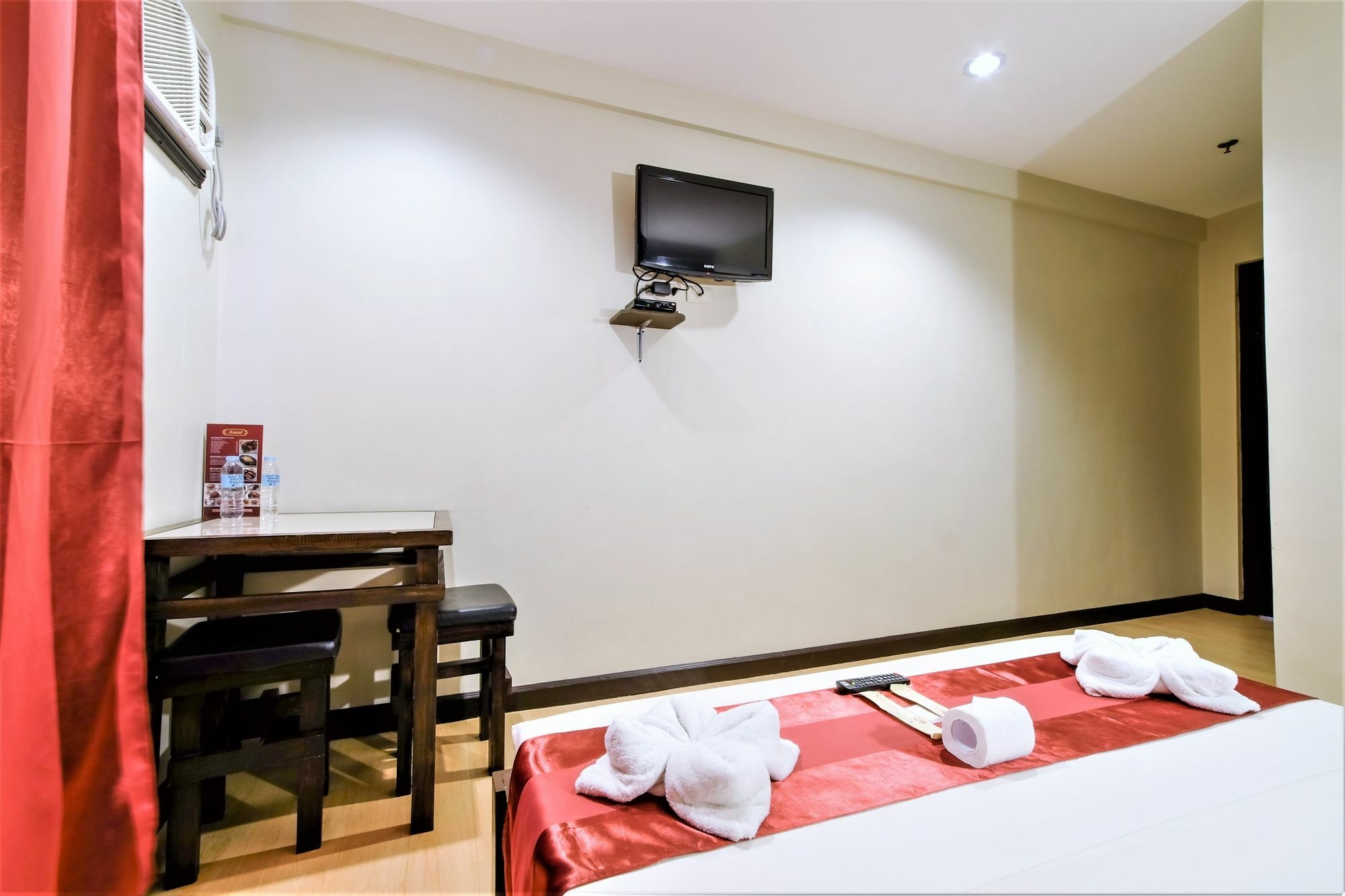 Zen Rooms Basic Aurora パサイ エクステリア 写真