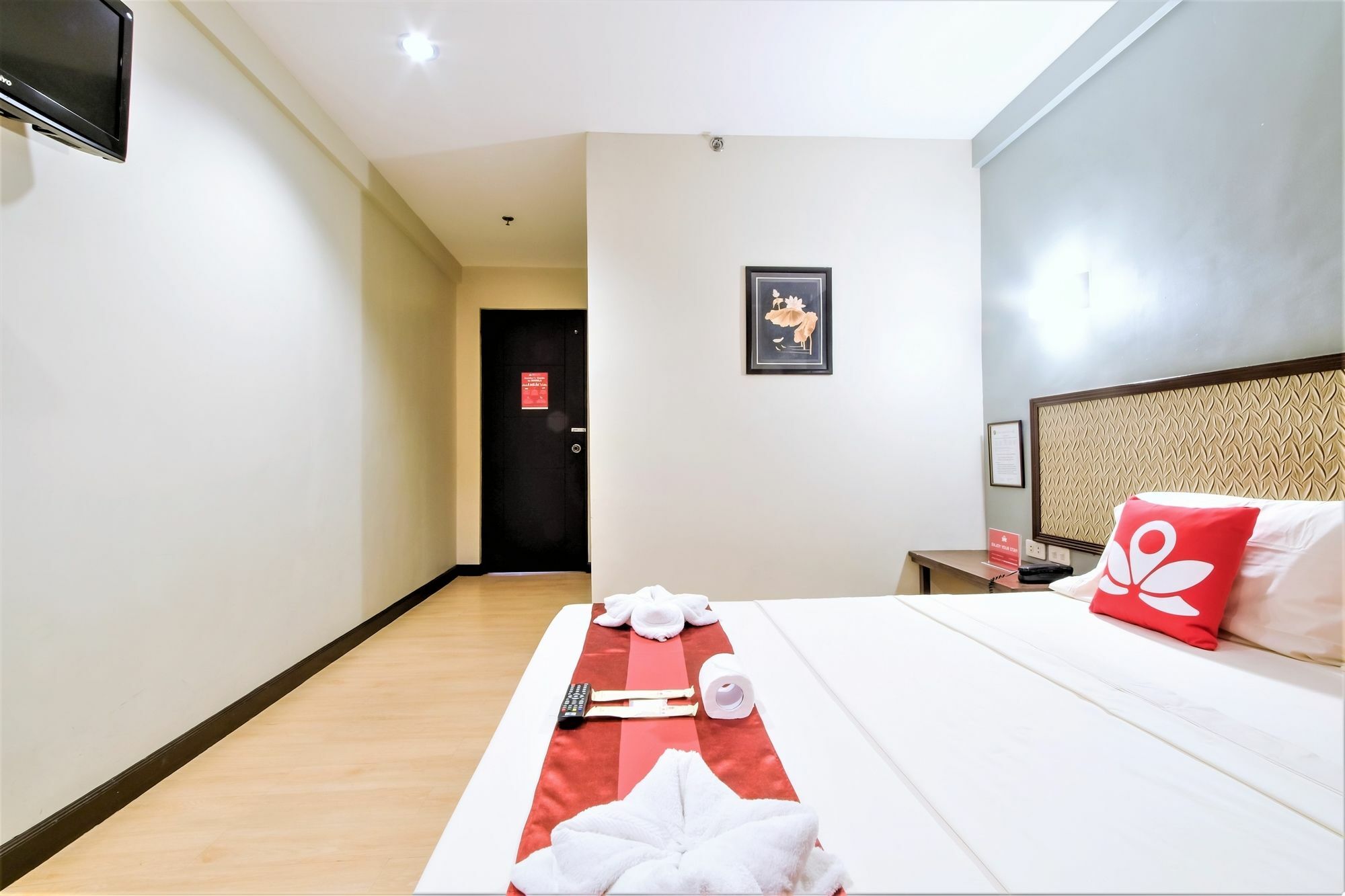 Zen Rooms Basic Aurora パサイ エクステリア 写真