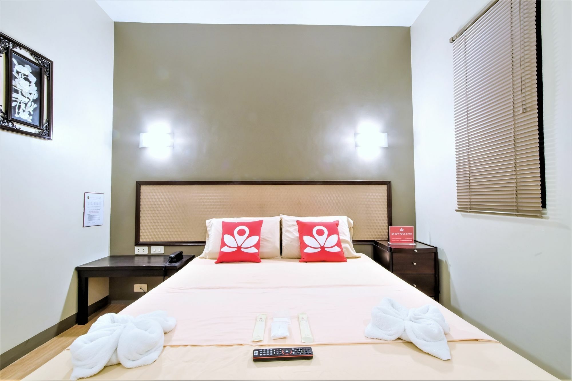 Zen Rooms Basic Aurora パサイ エクステリア 写真